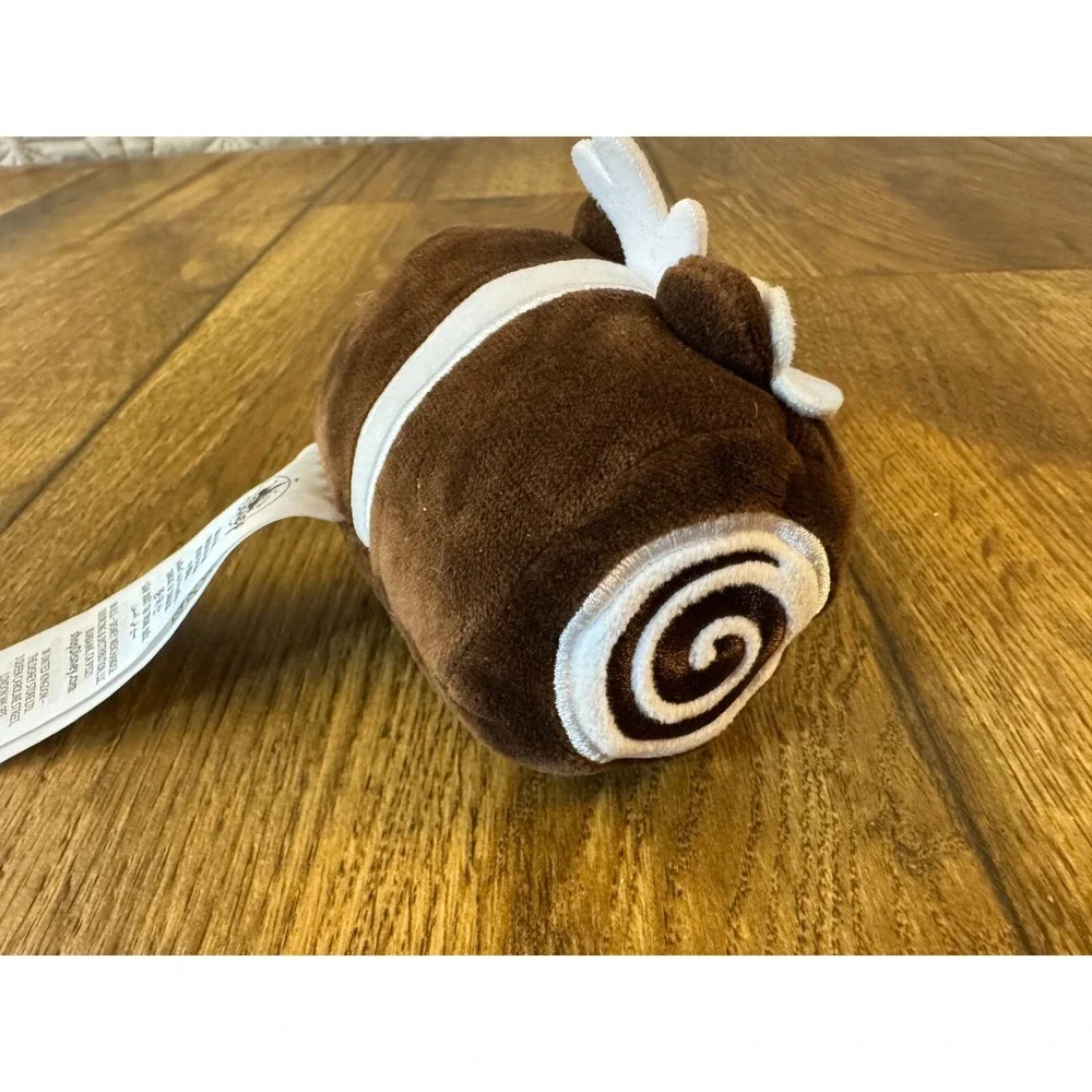 Disney Munchlings Gourmet Goodies‎ Flower Skunk Chocolate Swiss Roll Plush